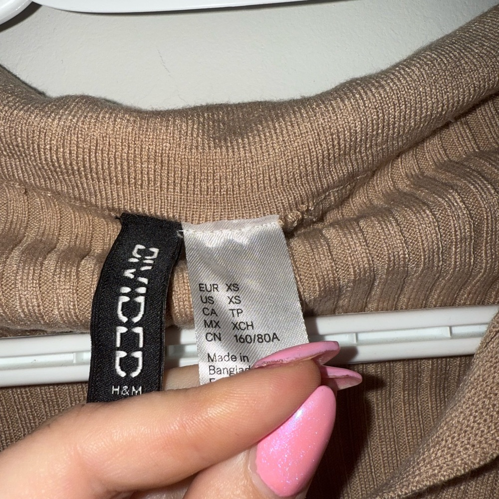 H&M Ribbed Tan Long Sleeve Top - Picture 2 of 2